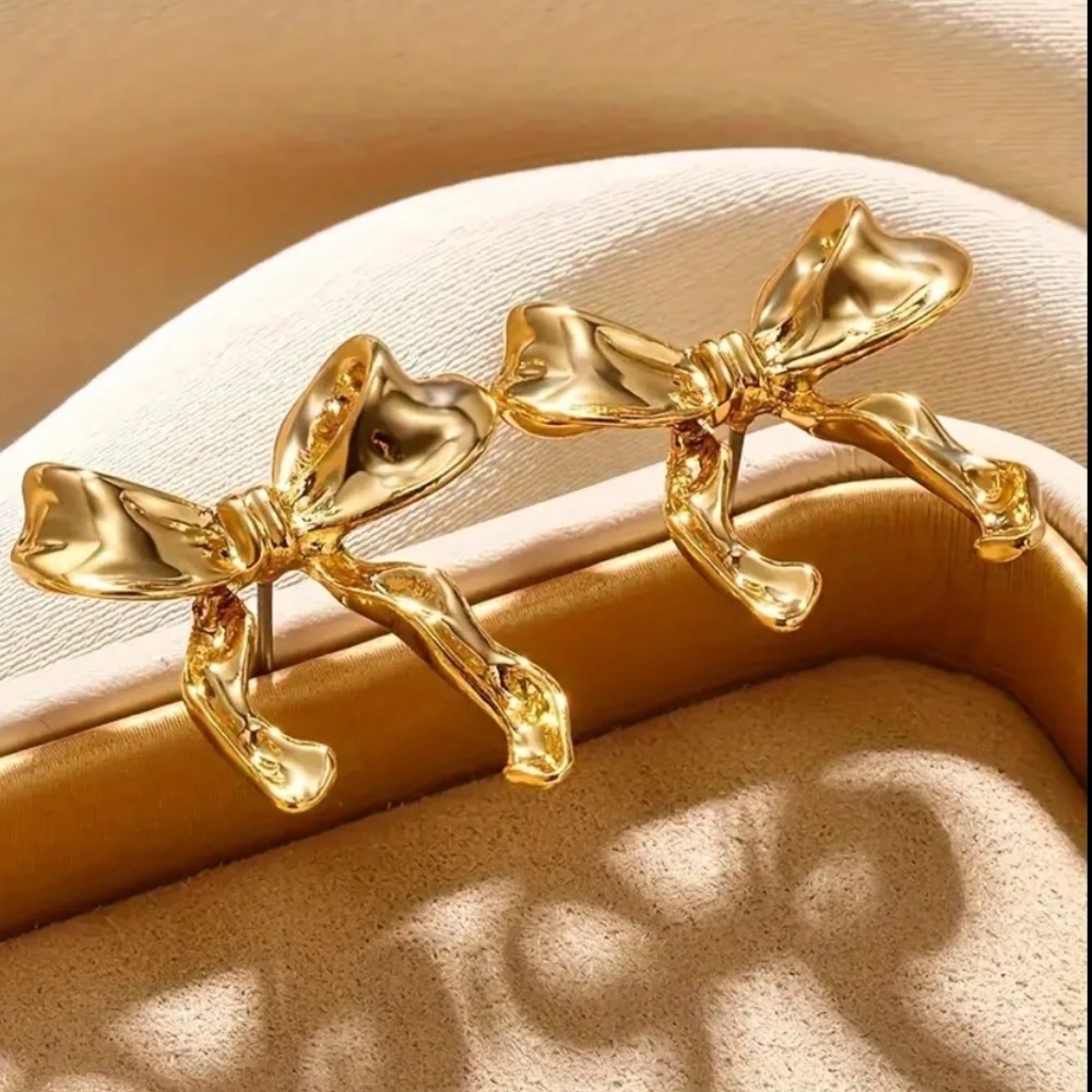 NWT Golden stud ribbon earrings
